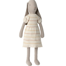 Bunny Maileg taille 4 – robe en tricot – 53 cm