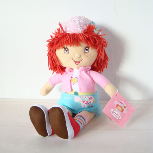 Charlotte aux fraises, poupée qui rigole et parle aux amis Cheer Days Bandai des années 2000 - France
