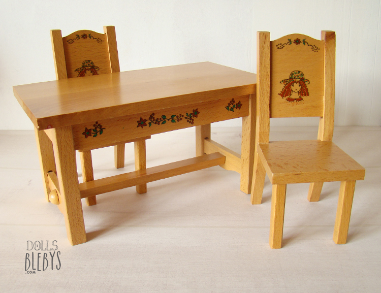 Mobilier De Poupée Contemporain – Buffet, Table, 2 Chaises, Cuisine Bois, Décor Pochoir, échelle 1/6