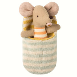 bébé maileg souris avec sac de couchage