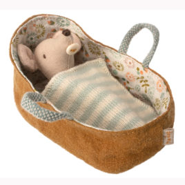 bébé souris maileg avec couffin